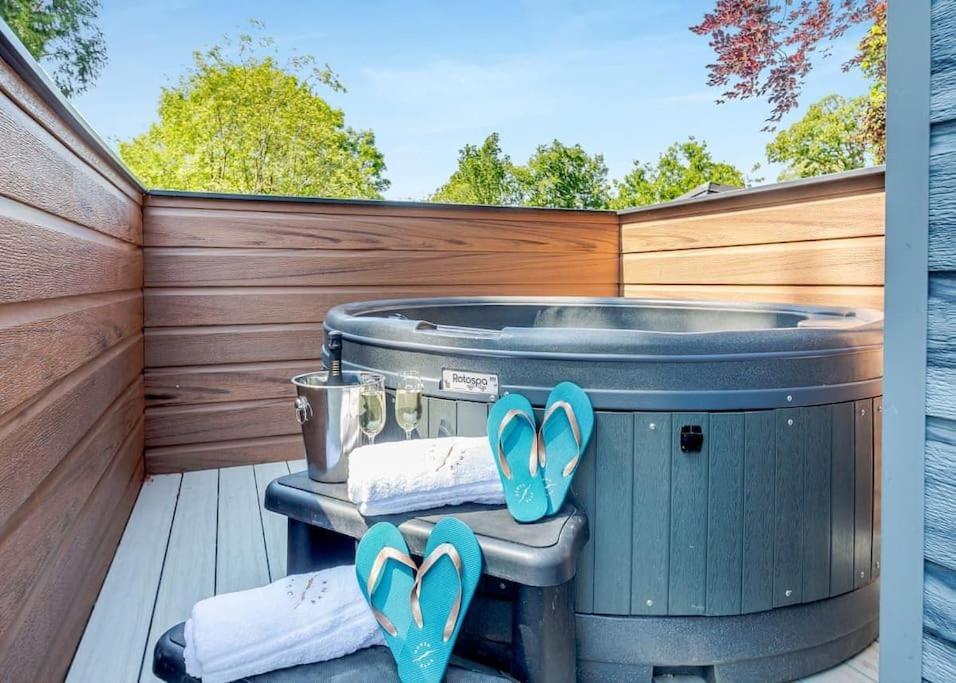 V28 - The Lookout With Hot Tub Villa Бангор Екстериор снимка