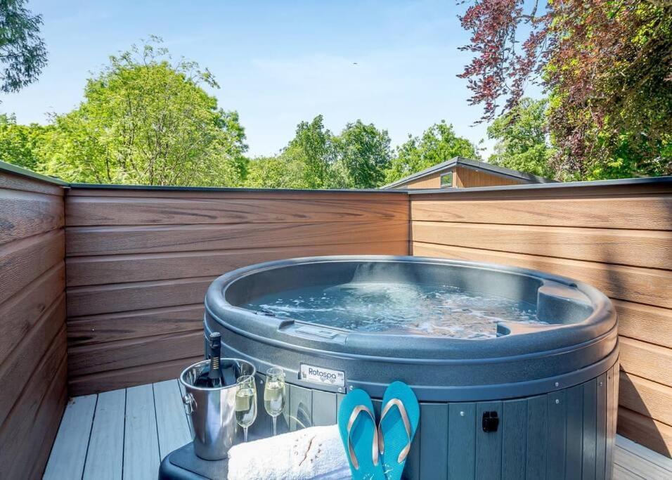 V28 - The Lookout With Hot Tub Villa Бангор Екстериор снимка
